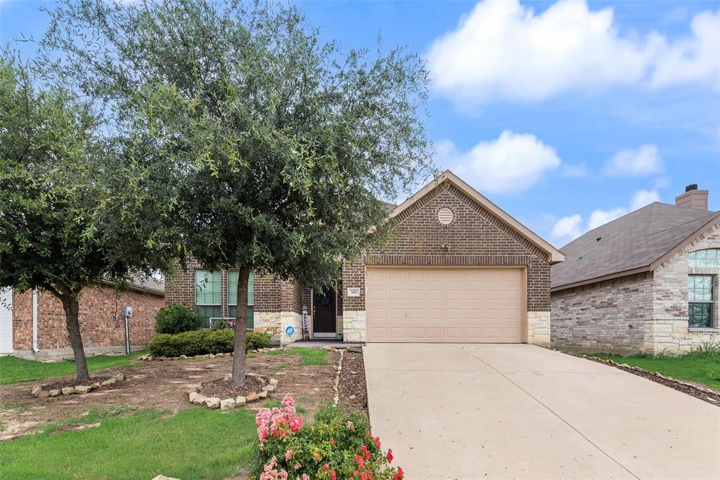 301 Billy Wickliffe Dr, Wilmer, TX 75172 photo