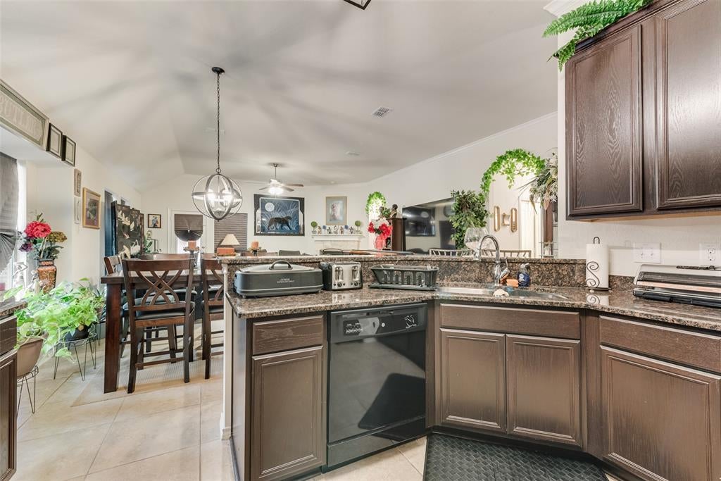 301 Billy Wickliffe Dr, Wilmer, TX 75172 photo