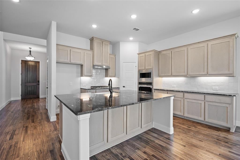 613 Brazos Dr, Van Alstyne, TX 75495 photo