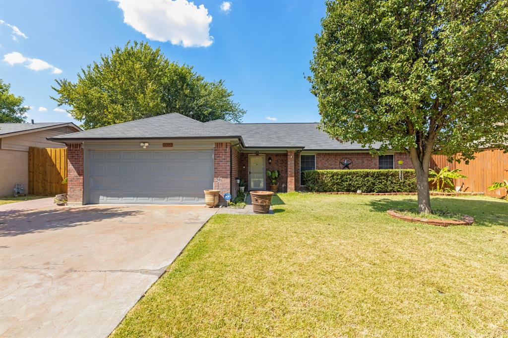 2505 Cloverdale St, Arlington, TX 76010 photo