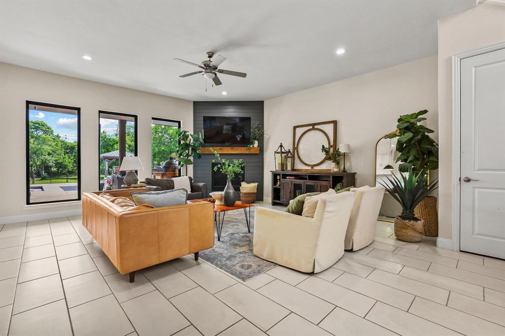 107 Whispering Winds Dr, Gunter, TX 75058 photo