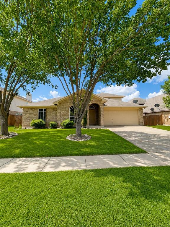 825 Forest Heights Dr, Fort Worth, TX 76036