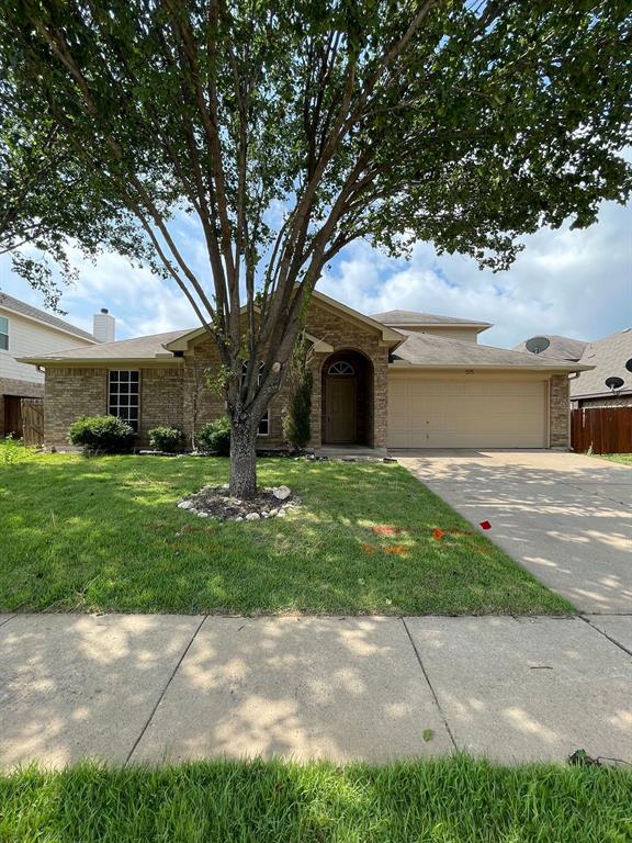 825 Forest Heights Dr, Fort Worth, TX 76036 photo