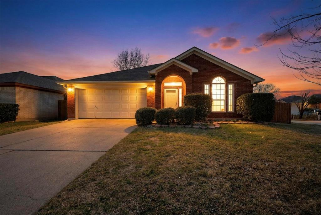 1025 Caleb St, Burleson, TX 76028