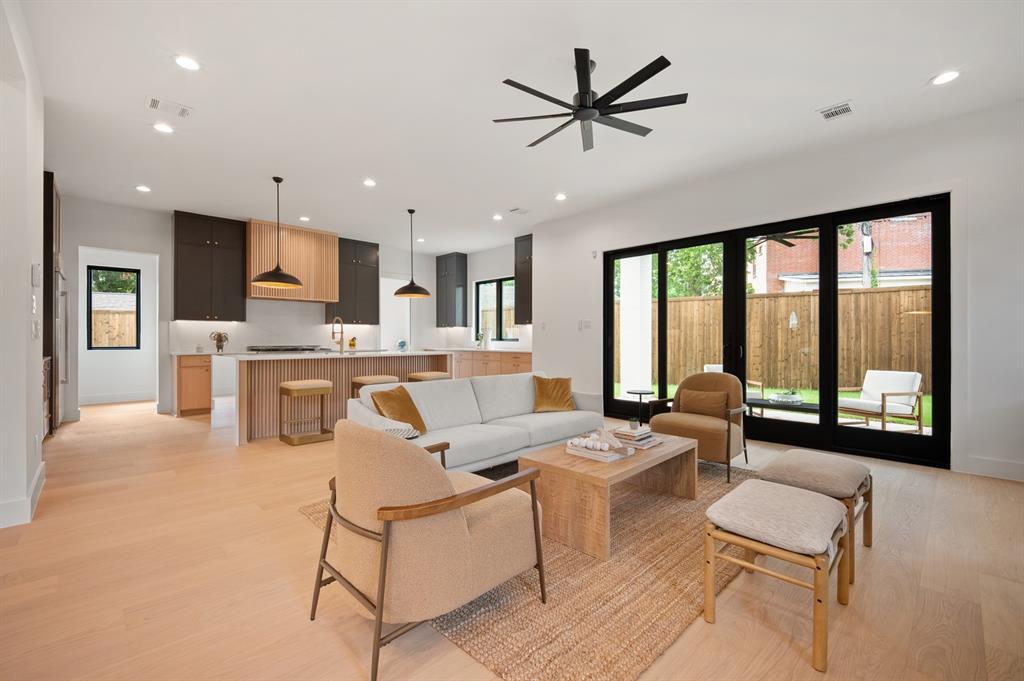 9011 Livenshire Dr, Dallas, TX 75238 photo