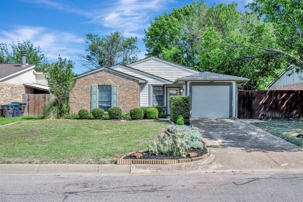 4745 Rose Of Sharon Ln, Fort Worth, TX 76137 photo