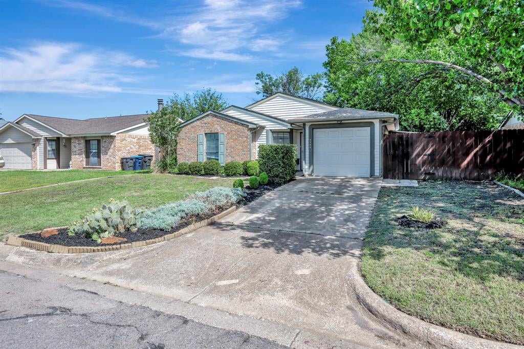 4745 Rose Of Sharon Ln, Fort Worth, TX 76137 photo