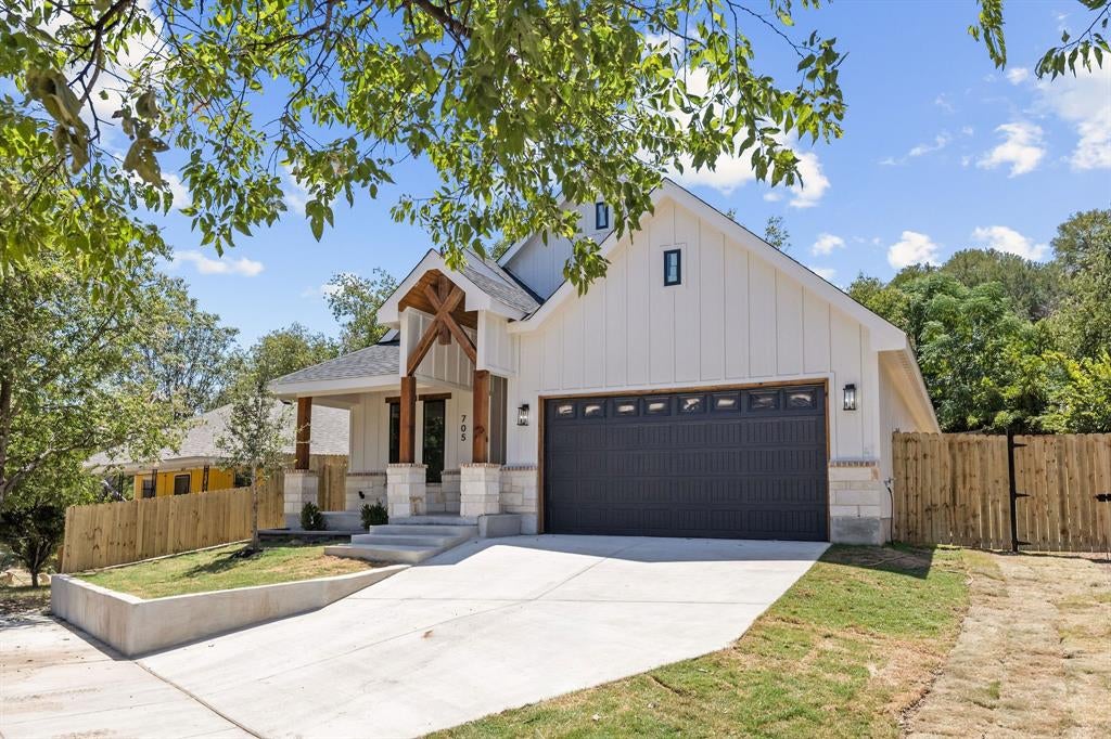 705 Cliff St, Fort Worth, TX 76164 photo