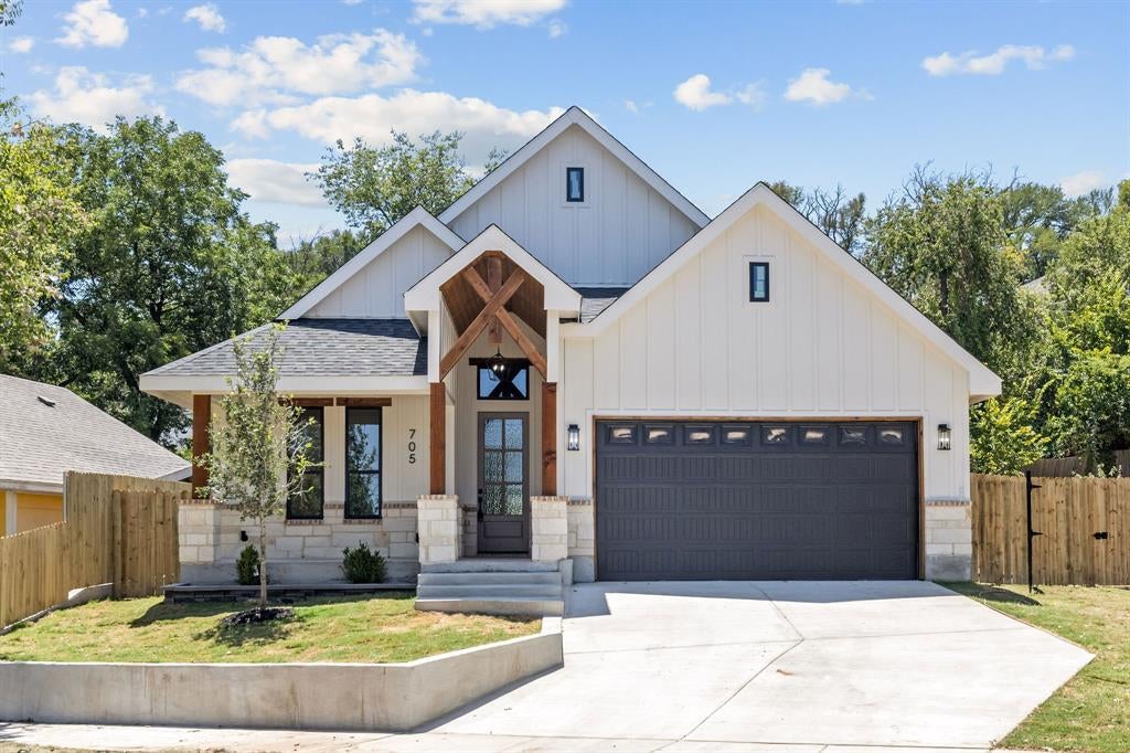 705 Cliff St, Fort Worth, TX 76164