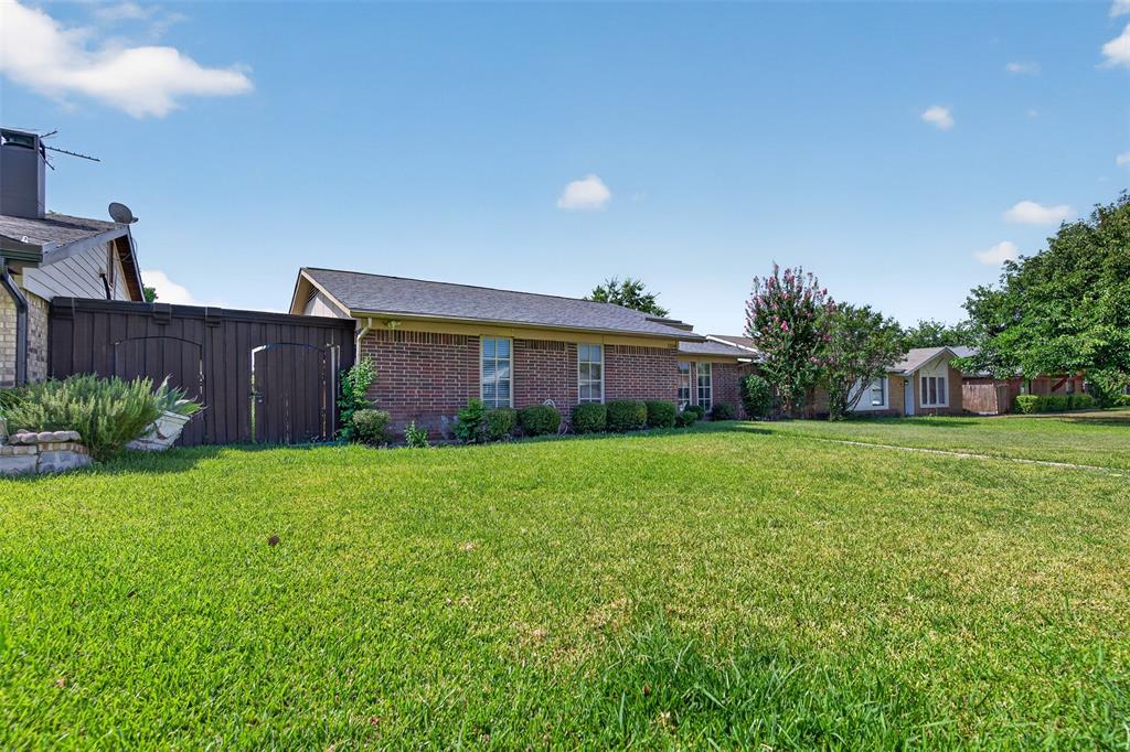 2224 Crockett Dr, Carrollton, TX 75006 photo