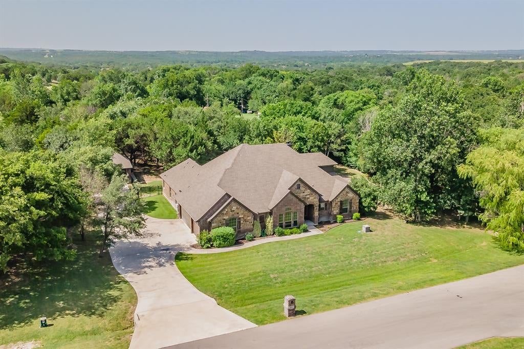 5001 Oak Mill Dr, Fort Worth, TX 76135