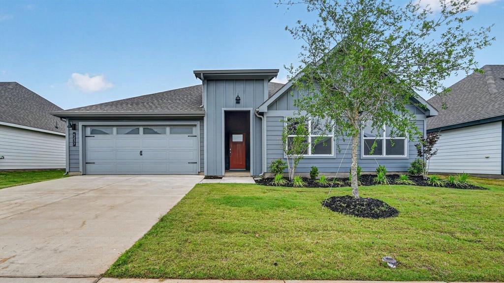 207 Sandstone Cir, Granbury, TX 76048