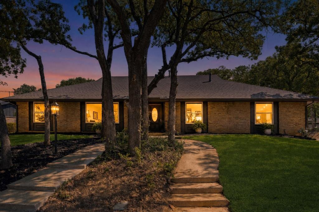 2844 Hurstview Dr, Hurst, TX 76054 photo