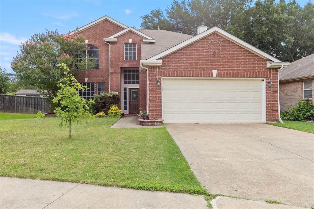 903 Summerbrook Dr, Euless, TX 76040