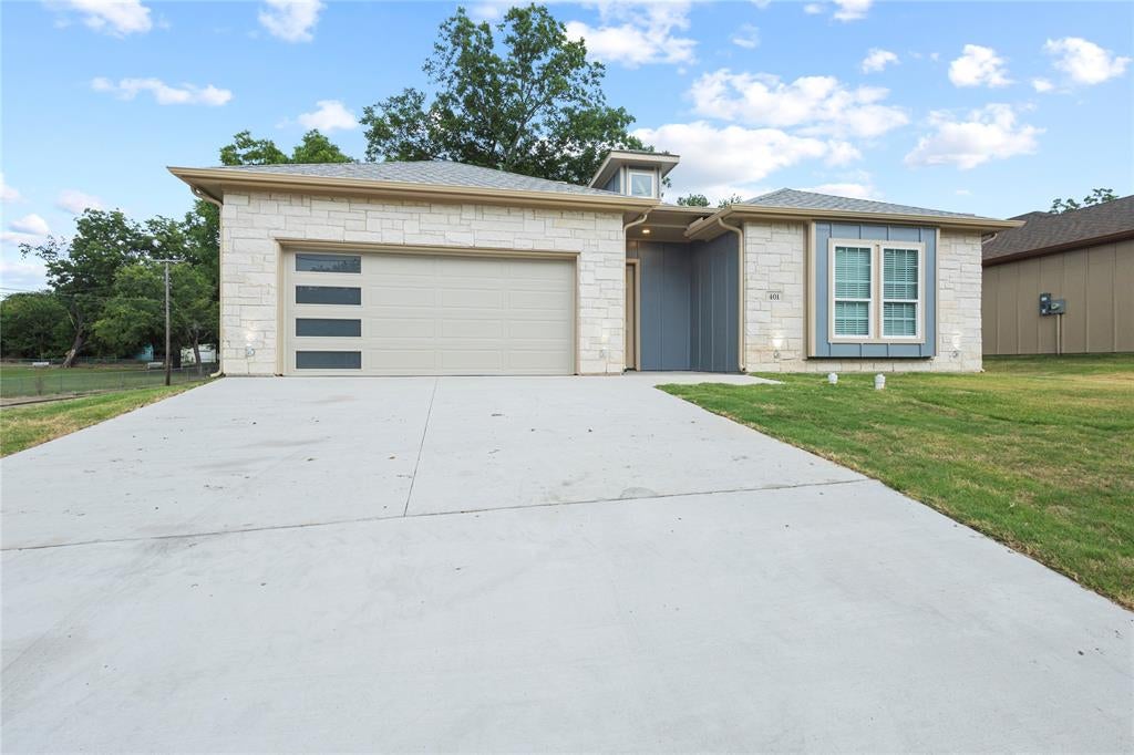 401 4 St, Bonham, TX 75418