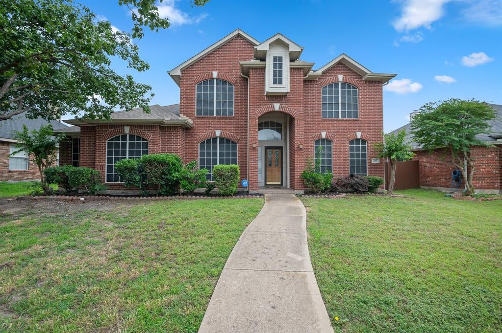8114 Salzburg Dr, Rowlett, TX 75089