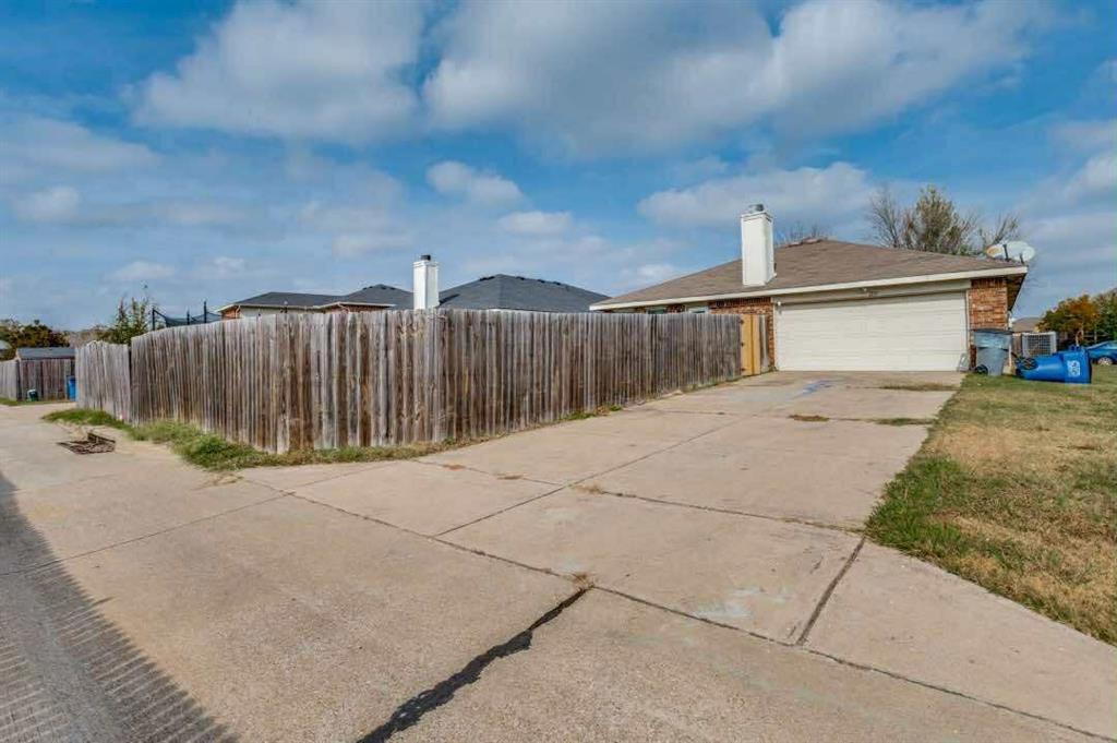 2118 Augusta St, Lancaster, TX 75146 photo
