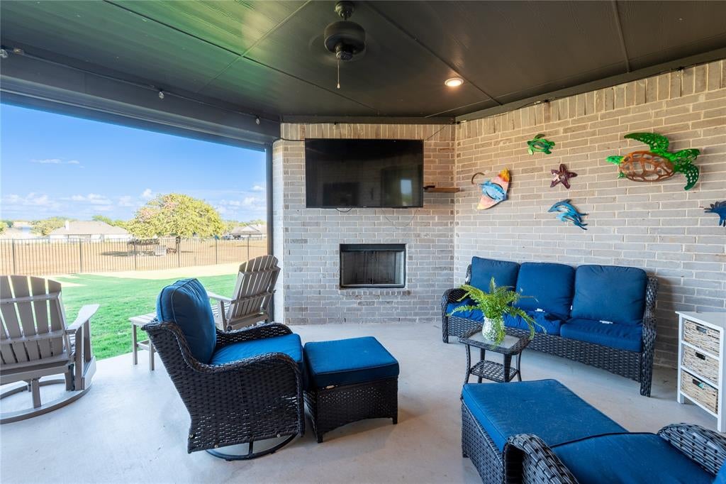 1215 Sanger, Springtown, TX 76082 photo