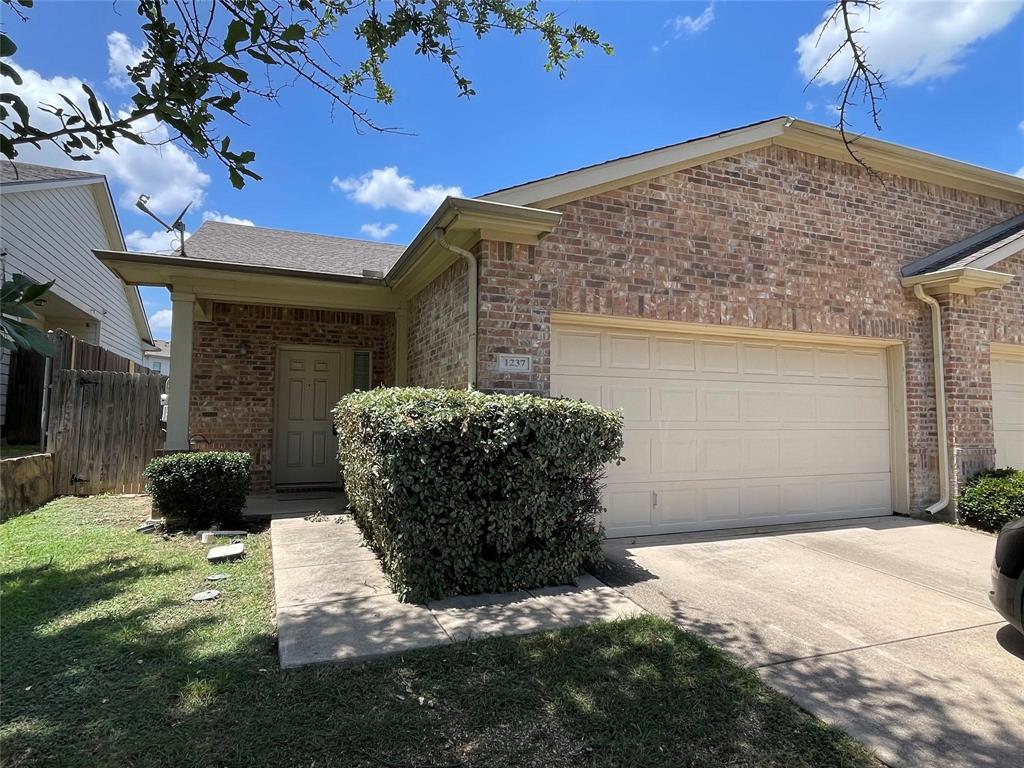 1237 Grand Central Pkwy, Fort Worth, TX 76131 photo