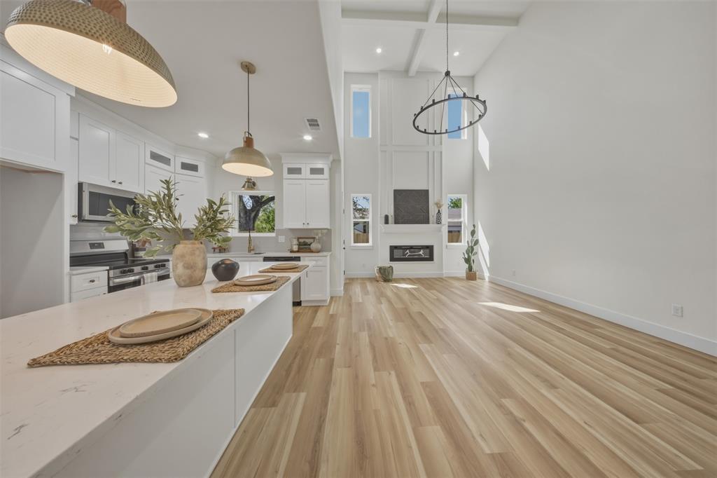 5557 Mercedes Cir, Granbury, TX 76048 photo