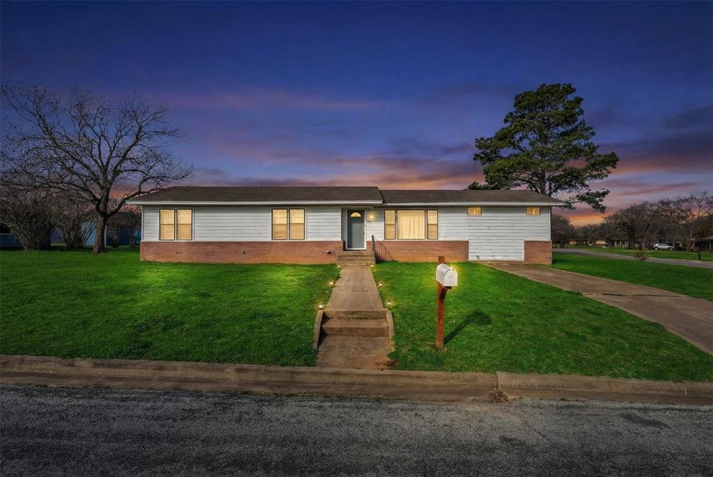 100 Rosedale Ave, Keene, TX 76059