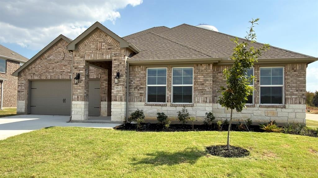 9512 Bently Blvd, Aubrey, TX 76227