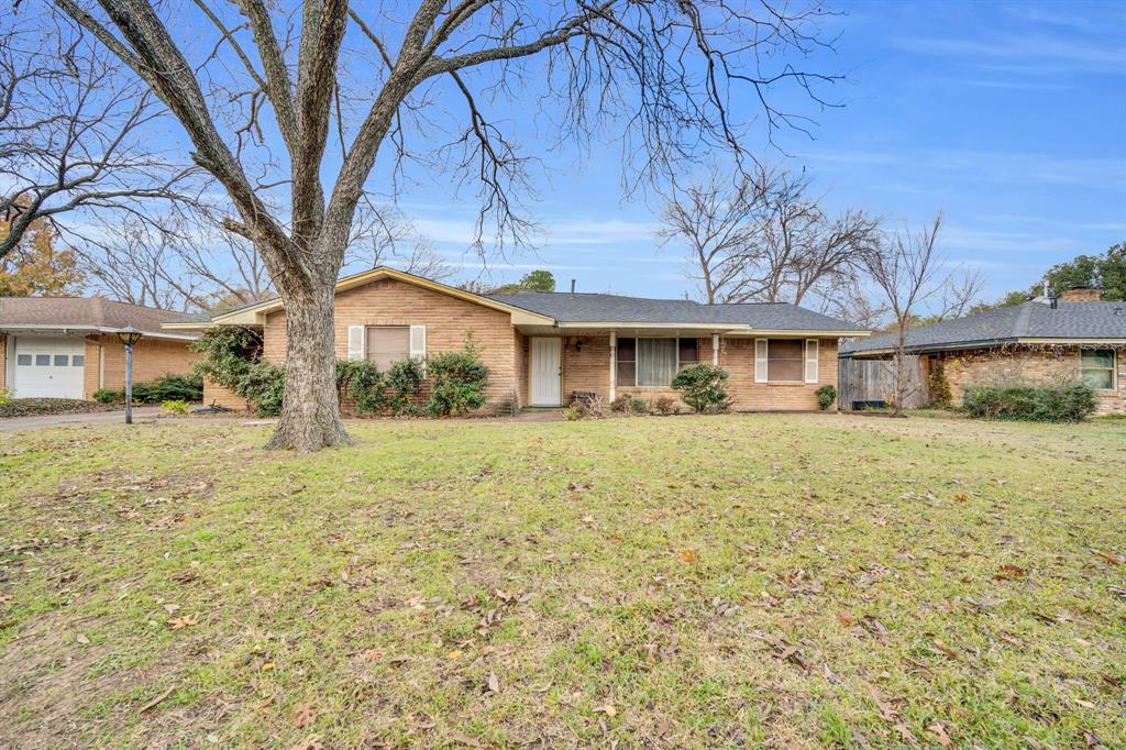 1320 Apache St, Arlington, TX 76012