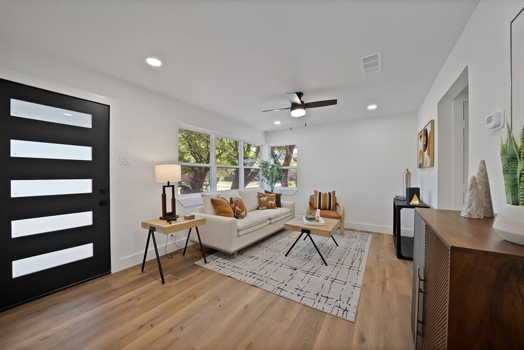 2926 Hillglenn Rd, Dallas, TX 75228