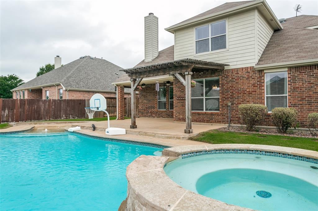 1121 Victory Bells Dr, Fort Worth, TX 76052