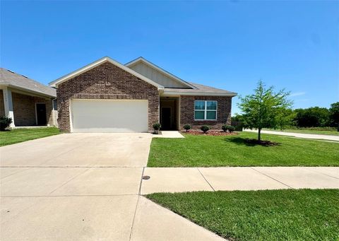 Single Family Residence in Fort Worth TX 5300 Shady Springs Trail.jpg