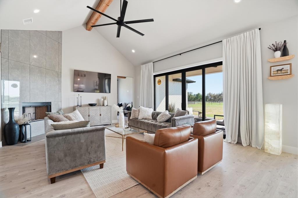 561 Royal Santana, Weatherford, TX 76087 photo