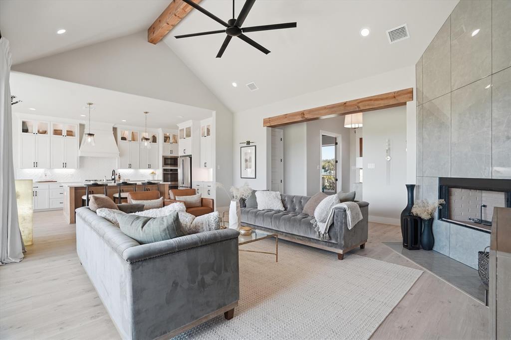 561 Royal Santana, Weatherford, TX 76087 photo