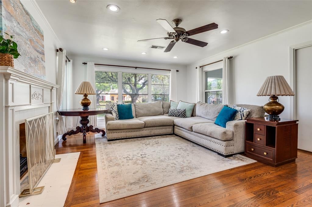 901 Bryson St, Waxahachie, TX 75165 photo