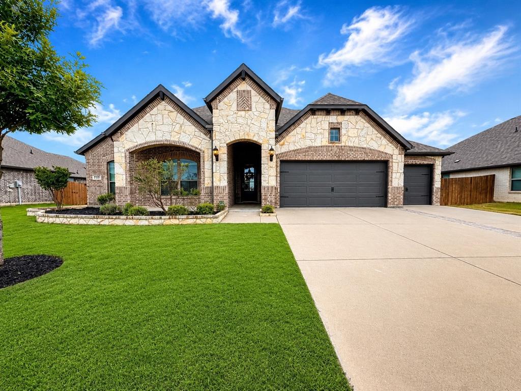 630 Roscoe Dr, Midlothian, TX 76065