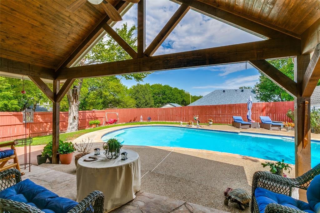 101 Shady Valley Cir, Weatherford, TX 76086