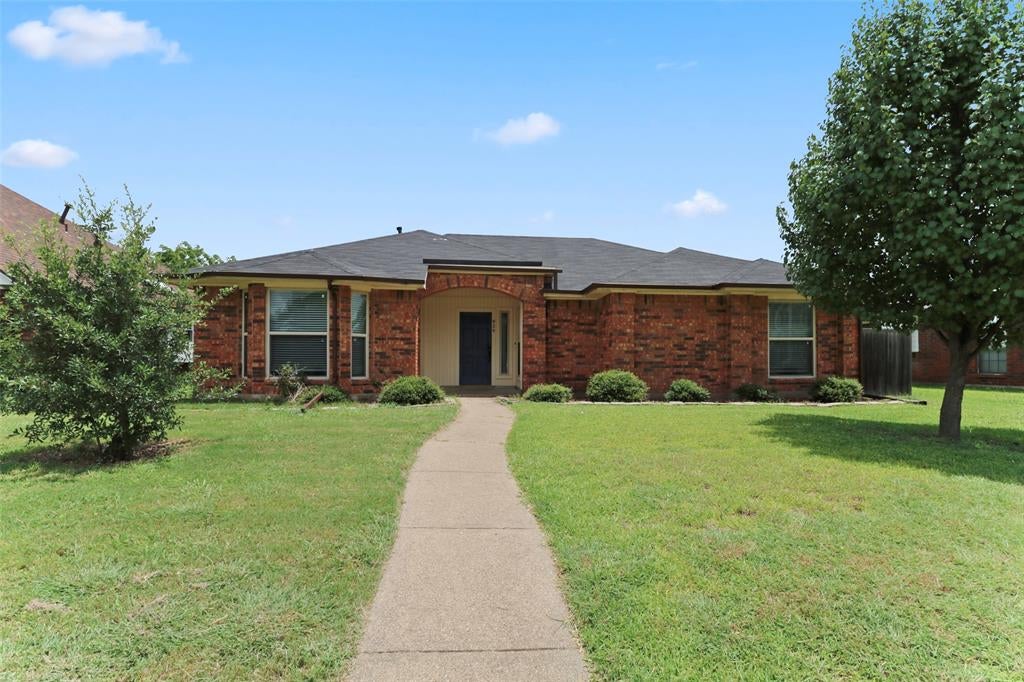 920 Micarta Dr, Mesquite, TX 75181 photo