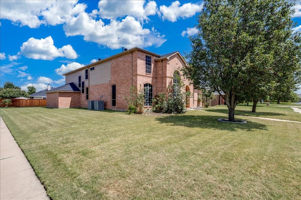 1102 Waterside Ct, Mesquite, TX 75181 photo