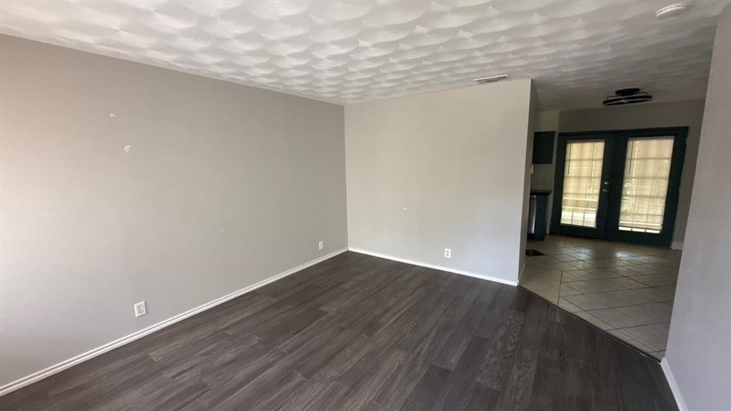1851 Chevy Chase Dr, Carrollton, TX 75006 photo
