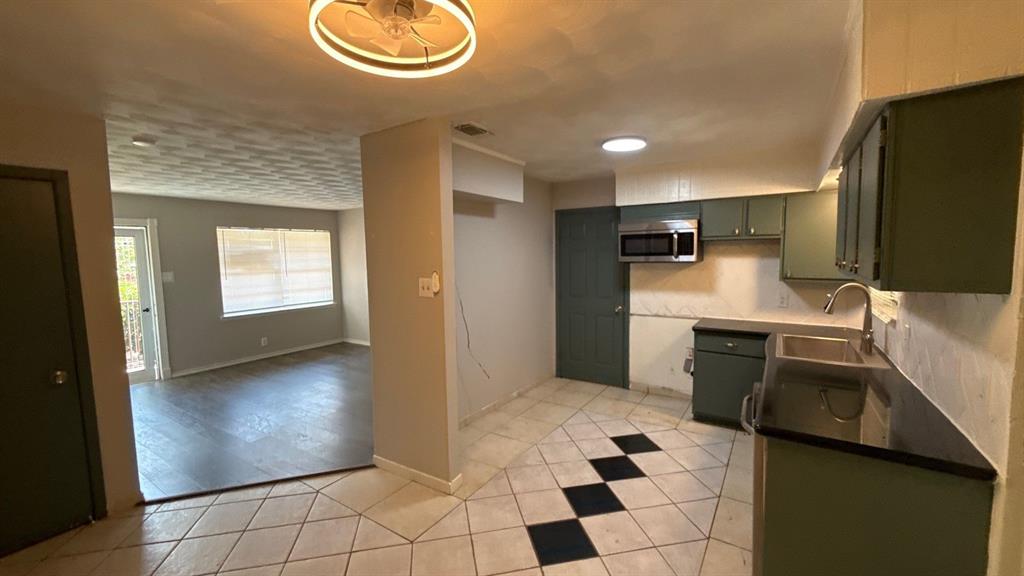 1851 Chevy Chase Dr, Carrollton, TX 75006 photo