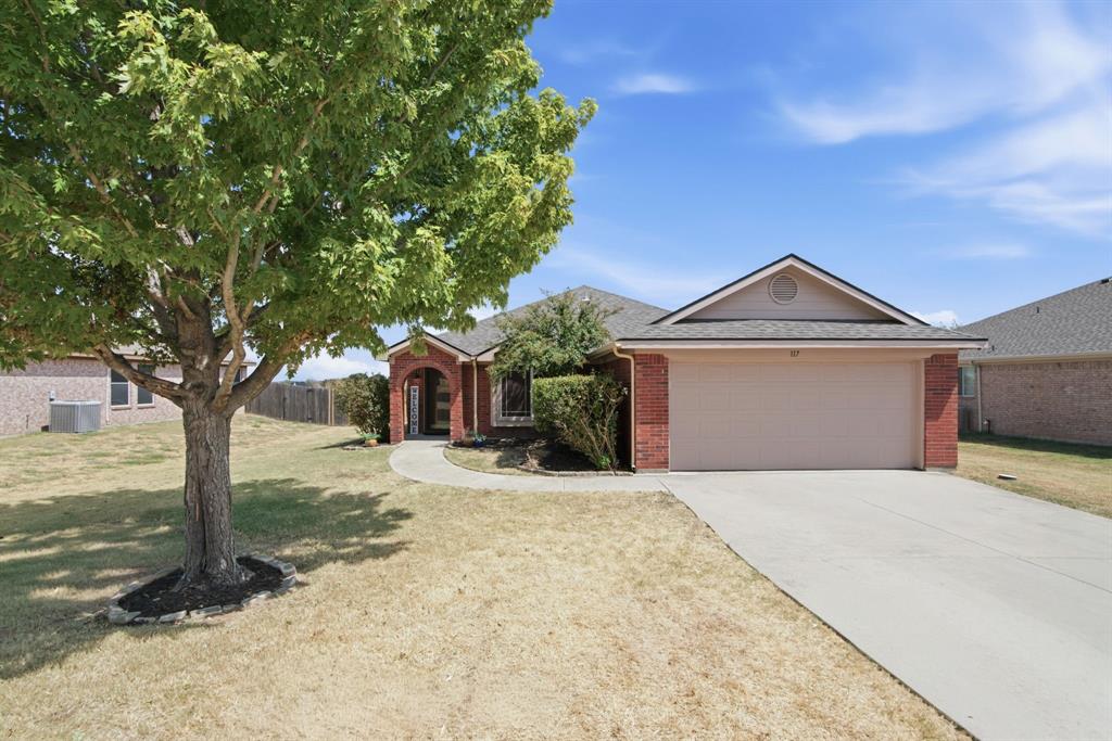 117 Timber Cross Ct, Azle, TX 76020