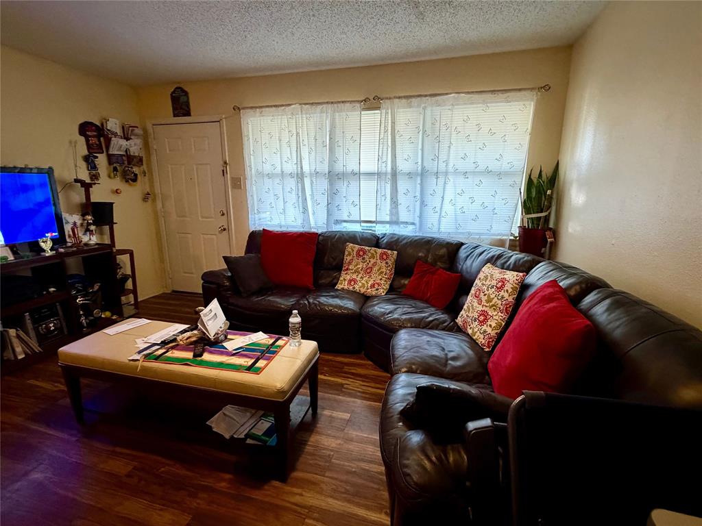 2329 Clover Ridge Dr, Dallas, TX 75216 photo