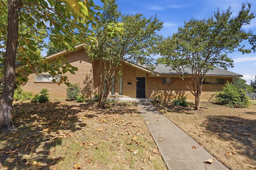 417 Lakeside Dr, Irving, TX 75062