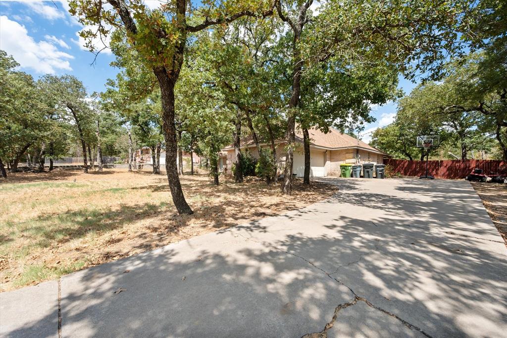 512 Shady Oaks Trl, Burleson, TX 76028 photo
