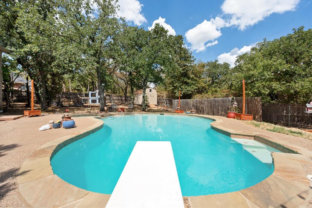 512 Shady Oaks Trl, Burleson, TX 76028