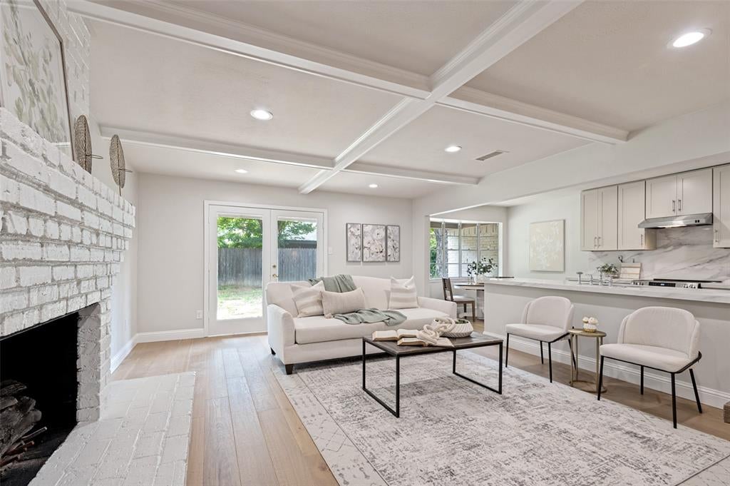 2221 Scarlet Ln, Grand Prairie, TX 75050 photo