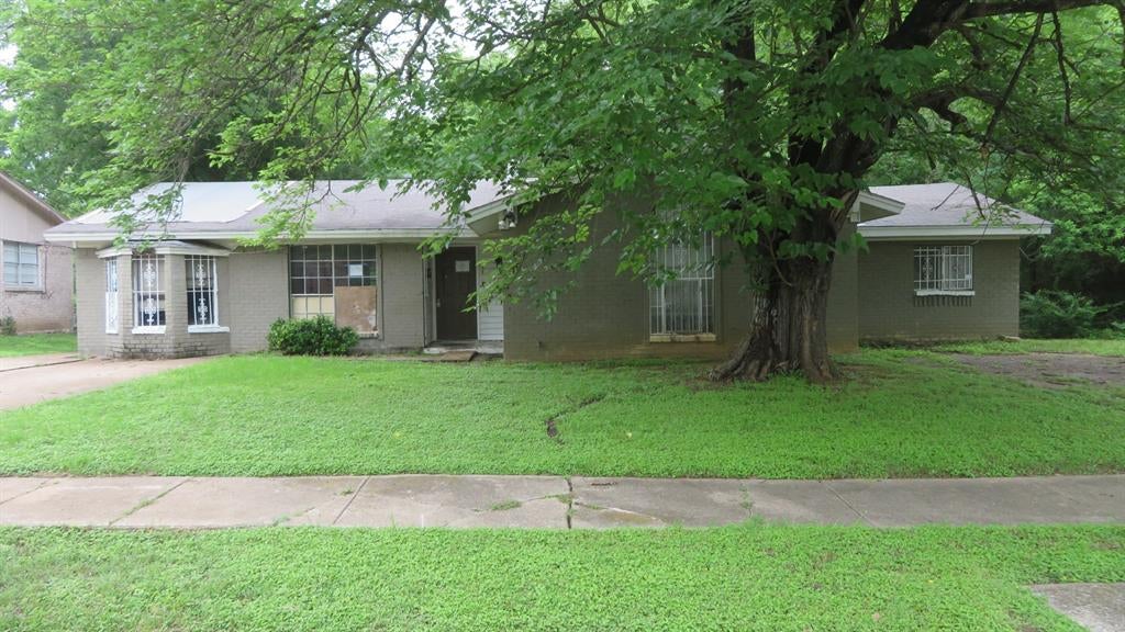 6525 Palm Island St, Dallas, TX 75241