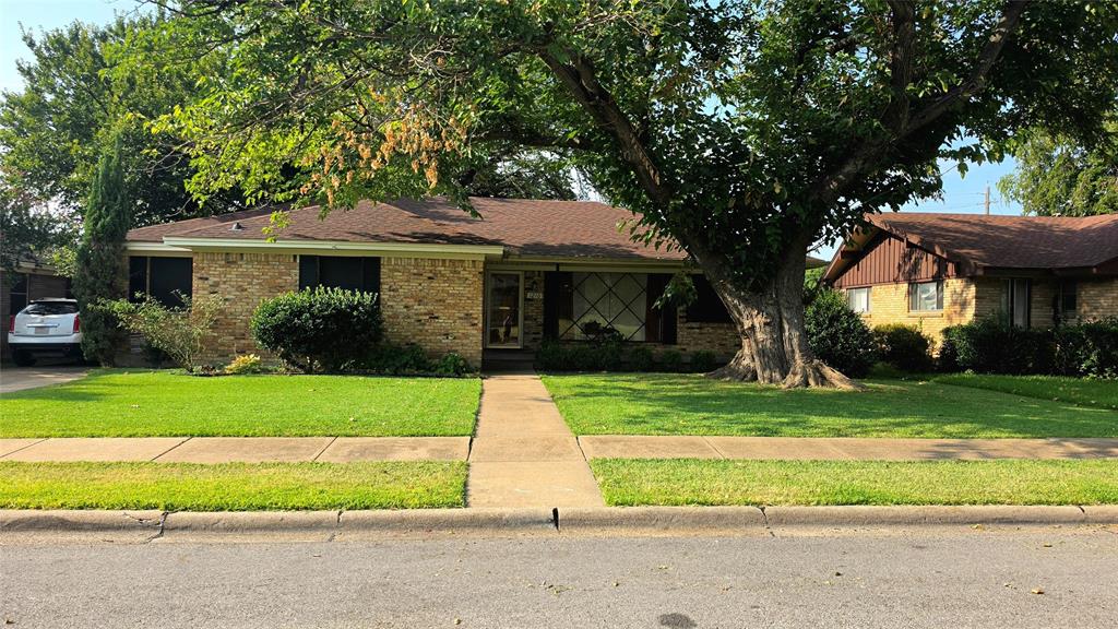 1210 Vicksburg Dr, Garland, TX 75041