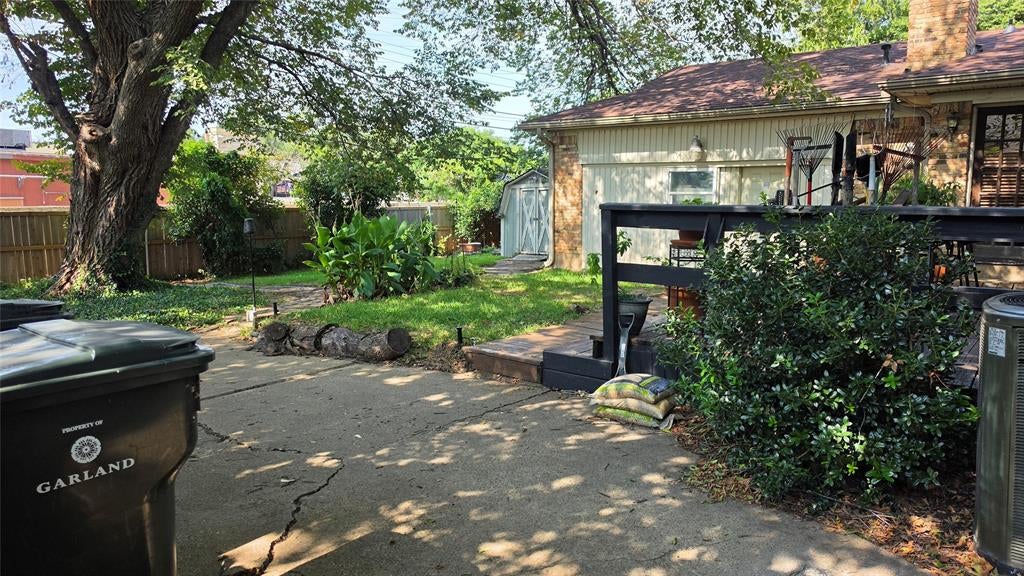 1210 Vicksburg Dr, Garland, TX 75041 photo