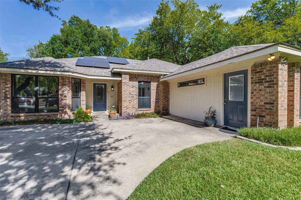 3010 Rambling Dr, Dallas, TX 75228 photo