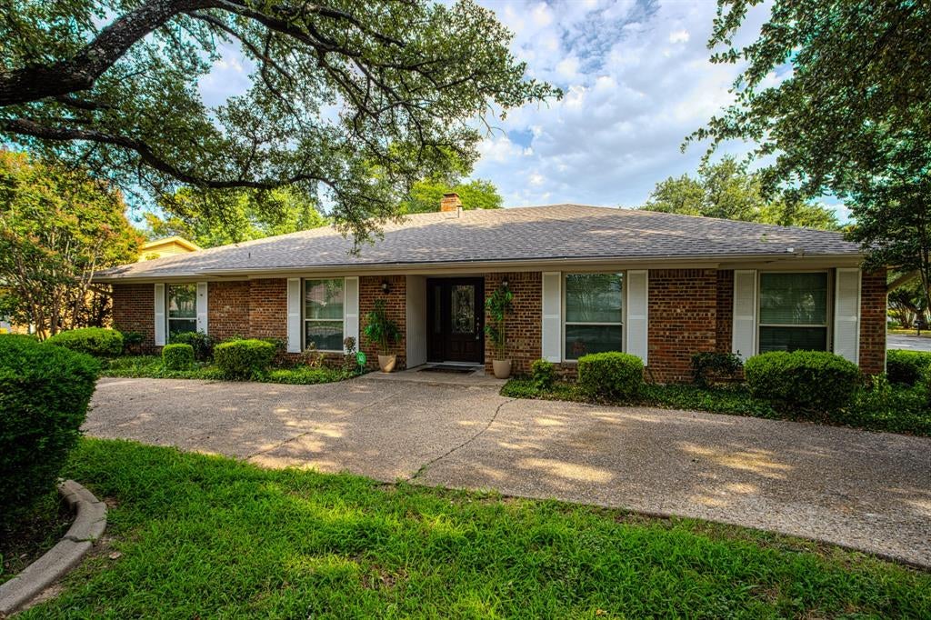 2110 Juanita Dr, Arlington, TX 76013 photo